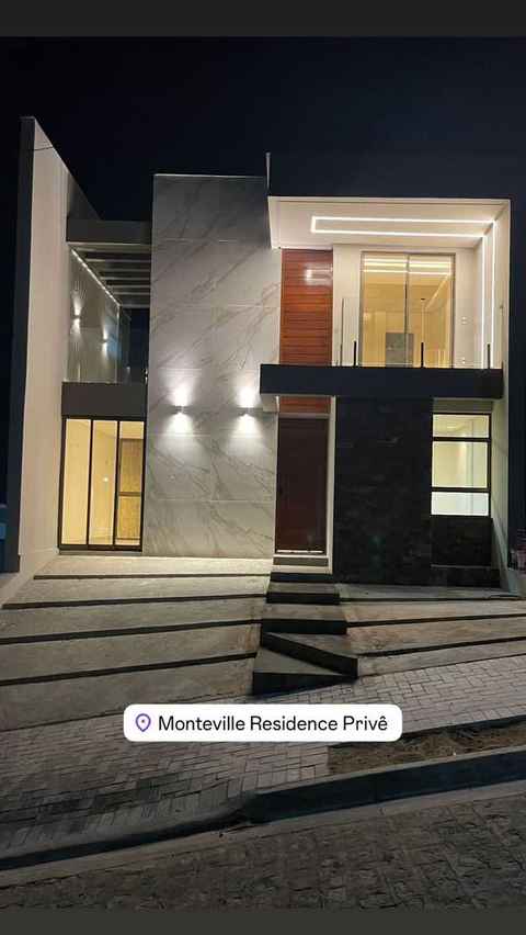 Residência duplex · Montville · Mármore, ripado e iluminação cênica